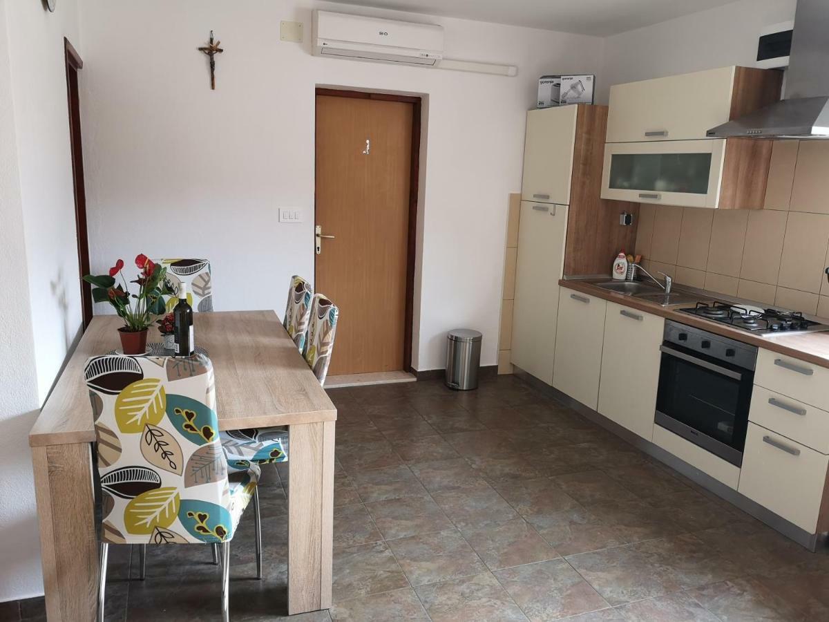 Holiday Home Cvitka Vis Ngoại thất bức ảnh