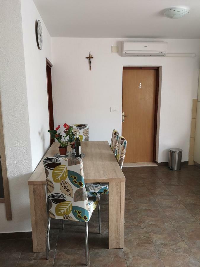 Holiday Home Cvitka Vis Ngoại thất bức ảnh