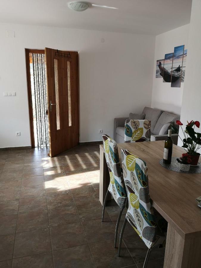 Holiday Home Cvitka Vis Ngoại thất bức ảnh